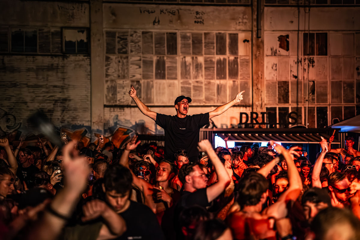 Loading... just a sec